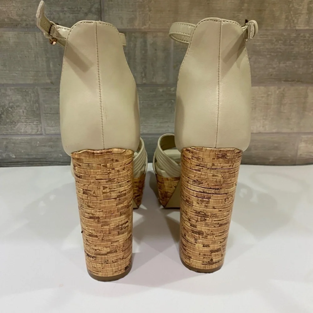 Shoe Dazzle Platform Heel‎ Tan Size 9